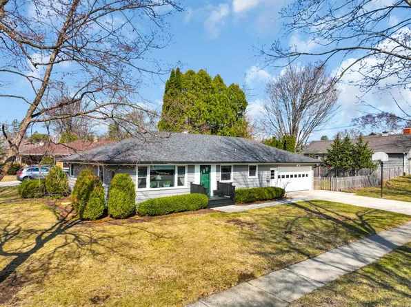 W70N739 Monroe AVENUE, Cedarburg, WI 53012