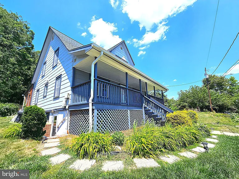 18402 Corby St — Photo 2