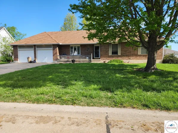 513 E Meadowlark Dr, Clinton, MO 64735