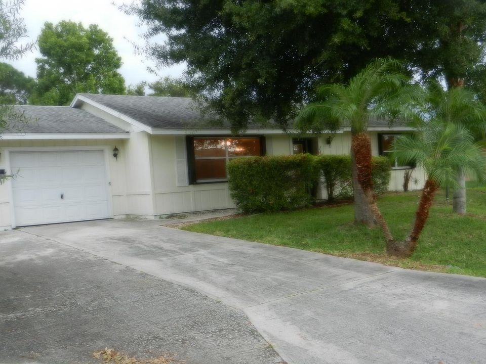 1st image of 1192 SW Hibiscus St