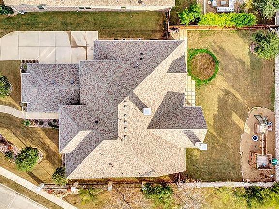 3rd image of 1300 Capilano Way