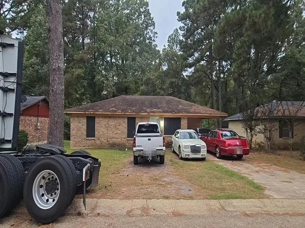 10661 Parkwood Dr, Bastrop, LA 71220