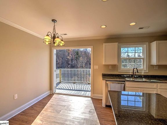 5th image of 717 Rockcliff St