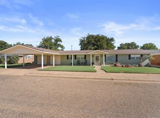 711 W 6th St, Idalou, TX 79329