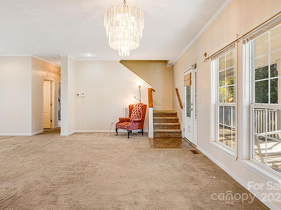 4th image of 16 Lewis Creek Dr