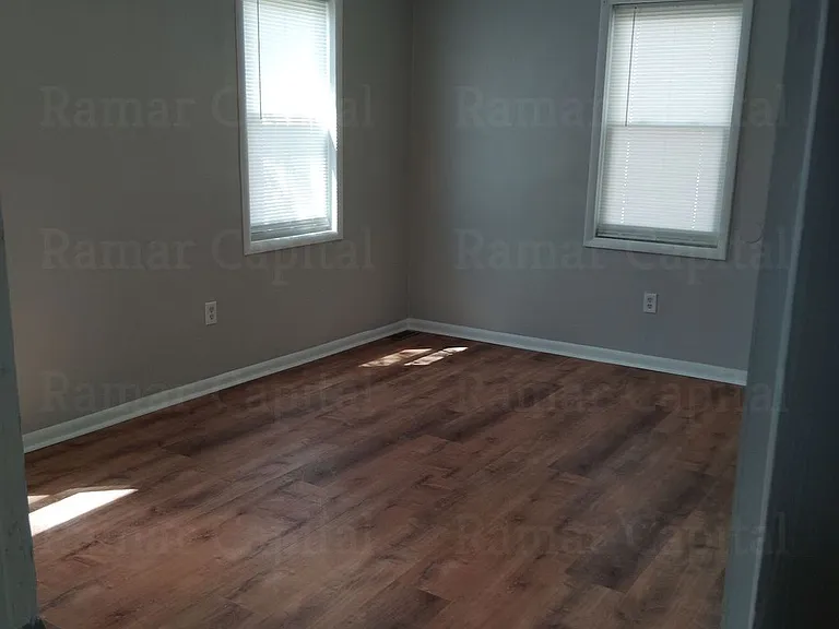 609 Henry St — Photo 12