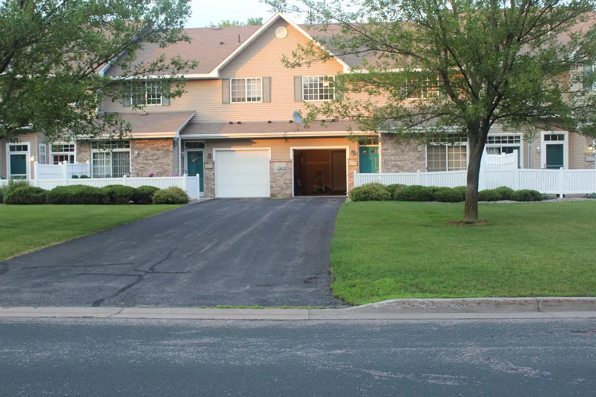 2 bed, 1.5 bath, 1254 sqft, $1,950 — Photo 1