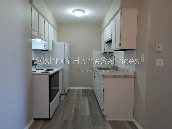 201 Charleston Blvd, Macomb, IL