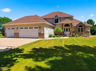 5623 Adams Dr, Grand Forks, ND 58201