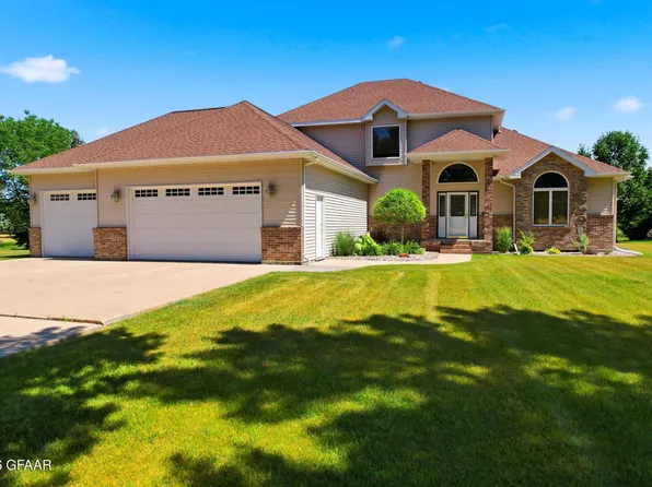 5623 Adams Dr, Grand Forks, ND 58201