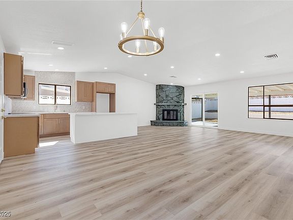 5th image of 2415 La Estrella St