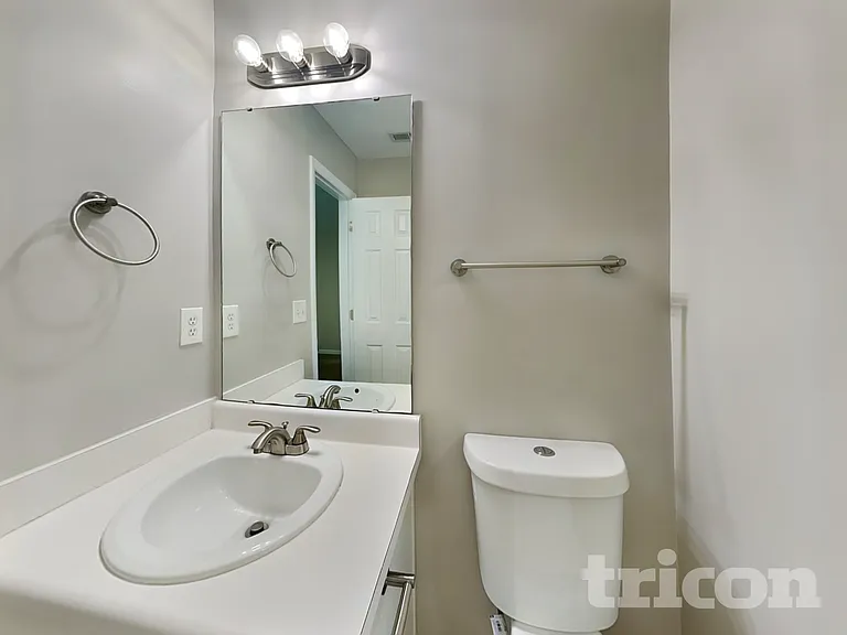 4812 Silverdene St — Photo 10