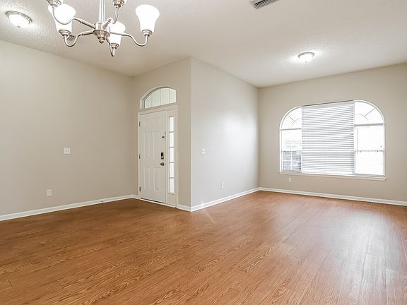 5th image of 387 Summit Dr