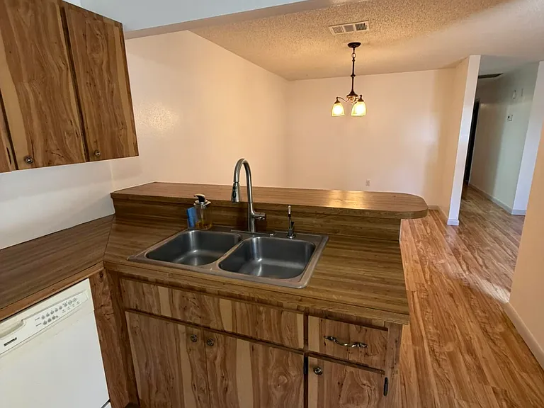 2201 SW 28th St #50 — Photo 10