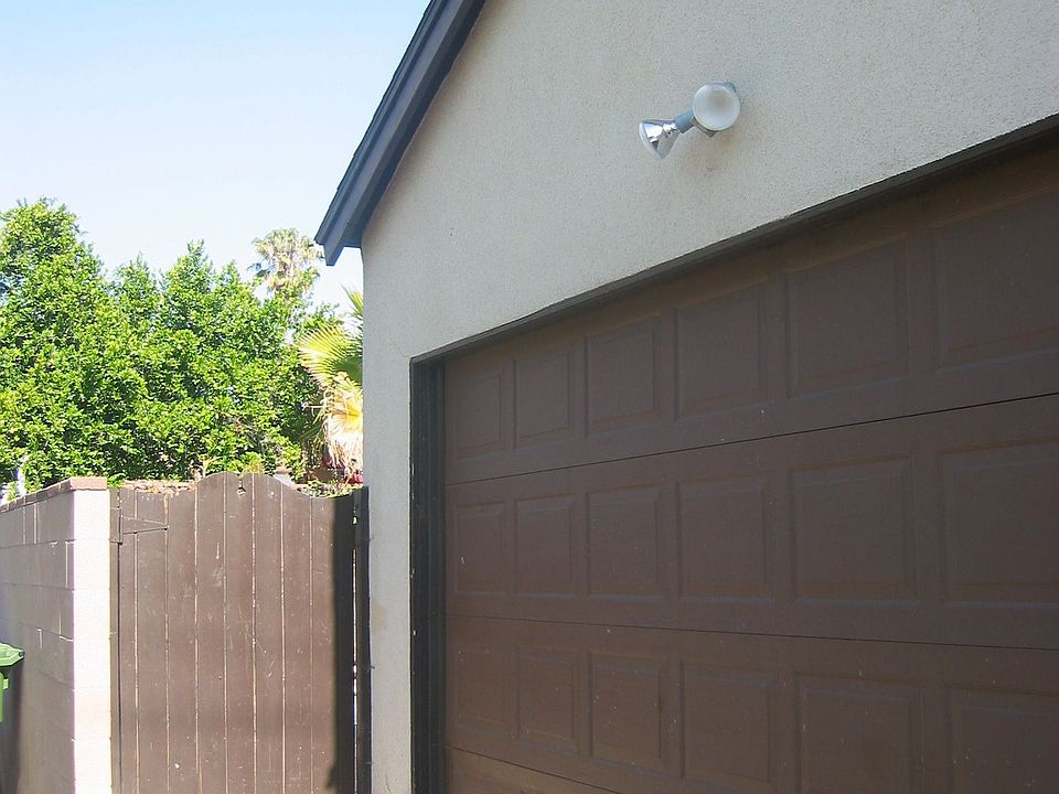 Garage, gate & alley.