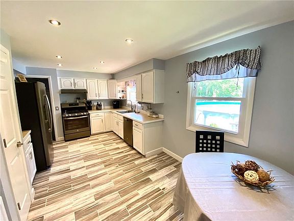 5th image of 23 Short Hills Dr