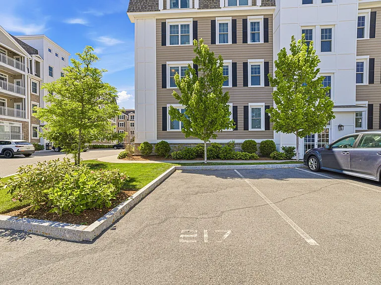 320 Middlesex Ave #D208 — Photo 61