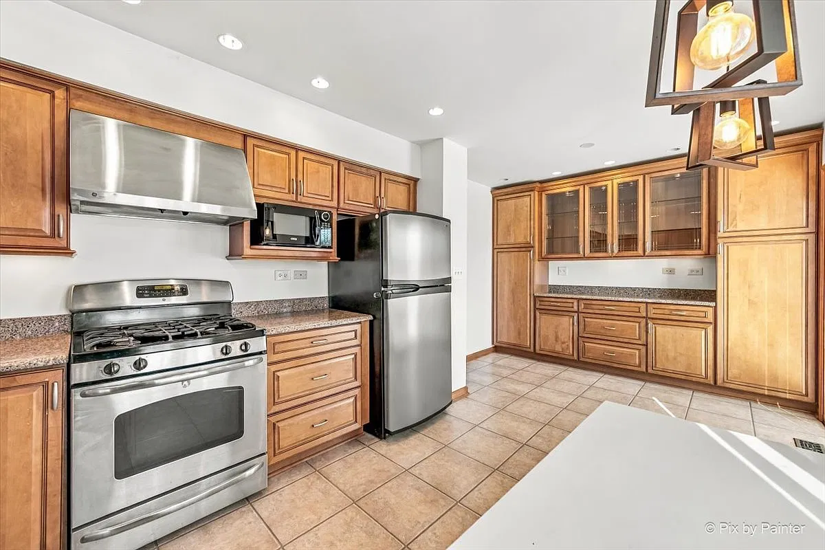 3 bed, 1.5 bath, 1300 sqft, $2,650 — Photo 4