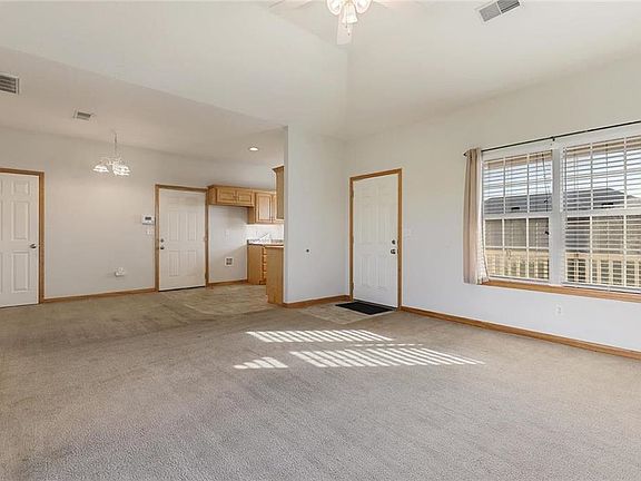 4th image of 11404 Lafayette Ave