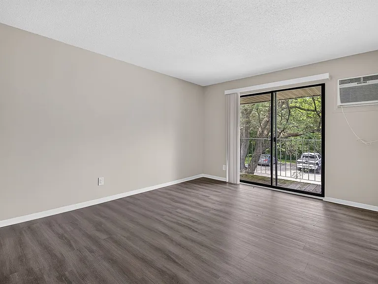Willow Knolls Apartments — Photo 49