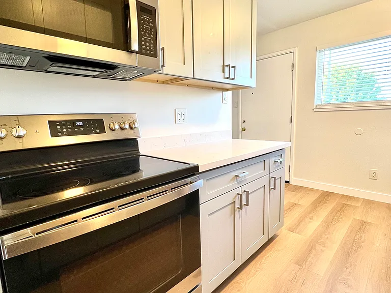 1118 Delaware St #E — Photo 2