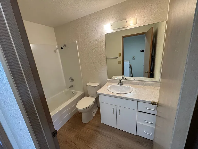 708 NE Avery St — Photo 22