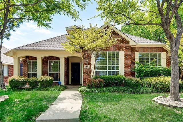 1st image of 1427 Forest Oaks Ct
