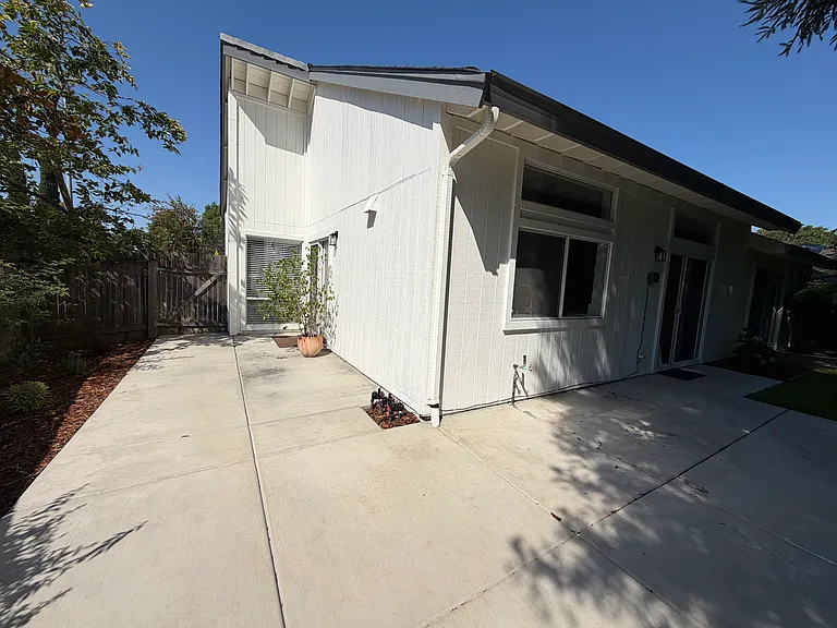 1260 Evans Ct — Photo 29