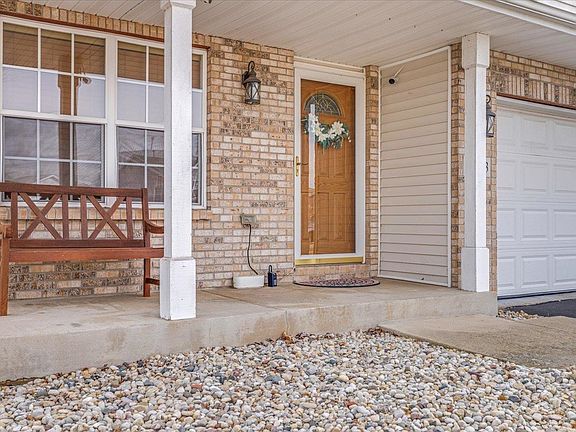 3rd image of 4593 Woodcrest Ln