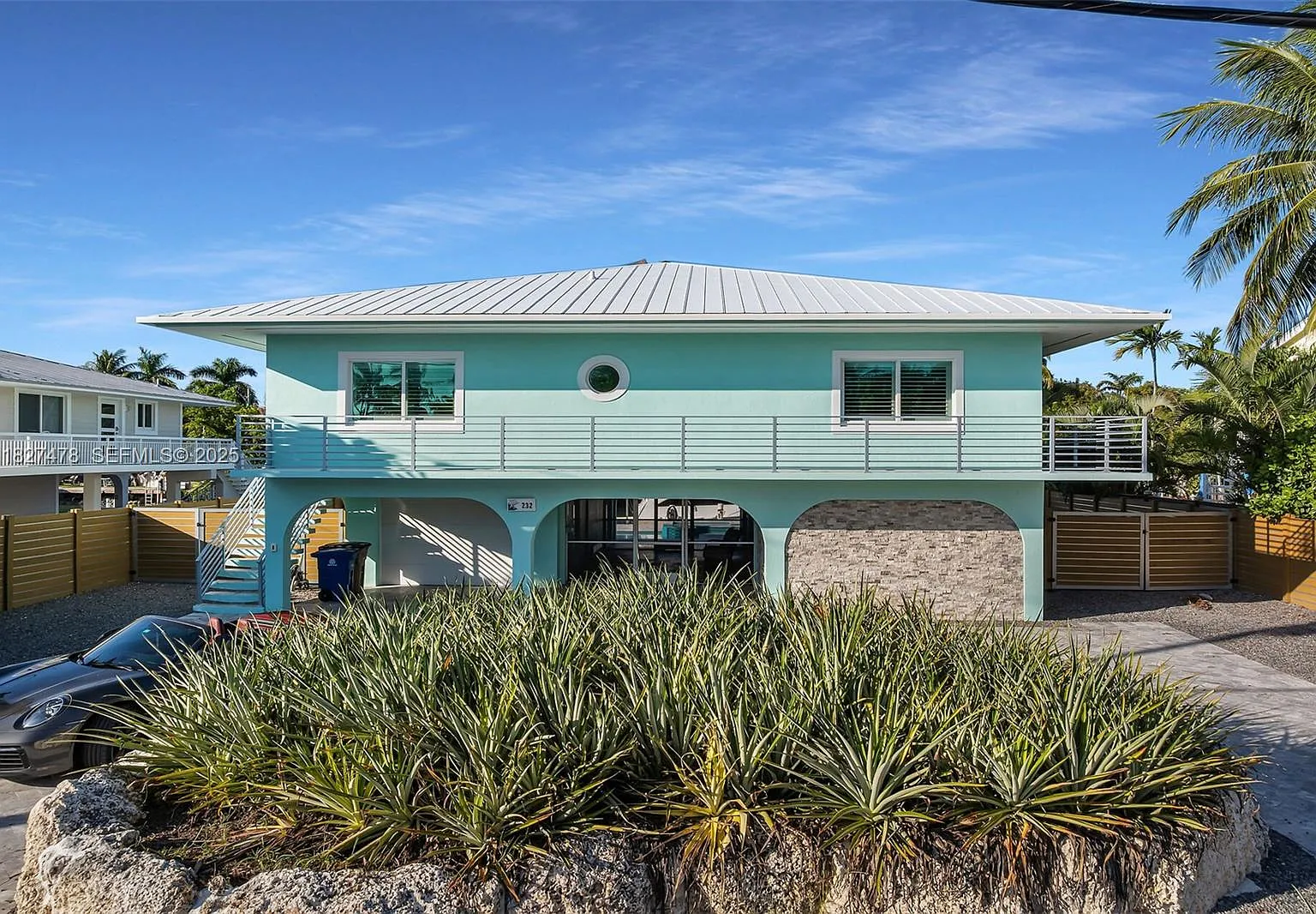 Plantation Island — Photo 1