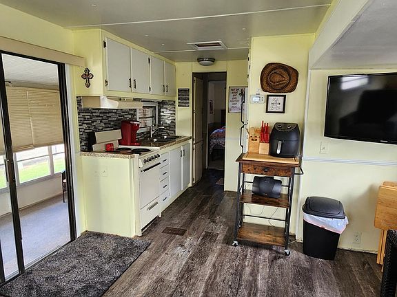 4th image of 7820 Wire Rd #127