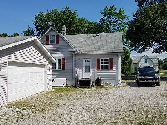 3rd image of 412 E Leonard St