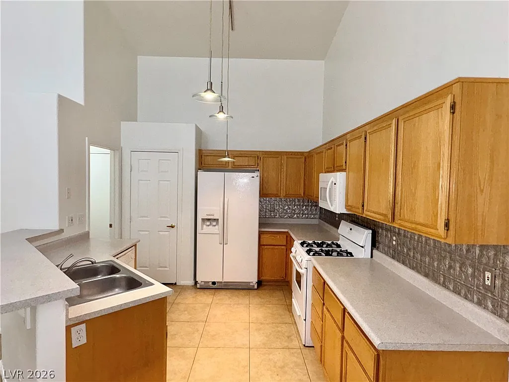 2 bed, 2.0 bath, 1351 sqft, $1,540 — Photo 3