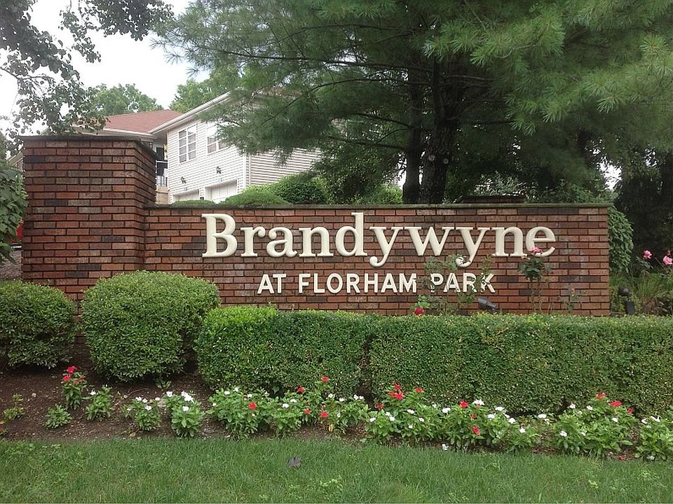 1st image of 92 Brandywyne Dr