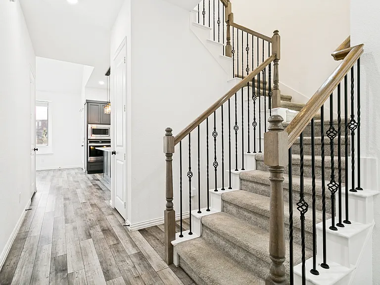 242 Woodson St — Photo 3