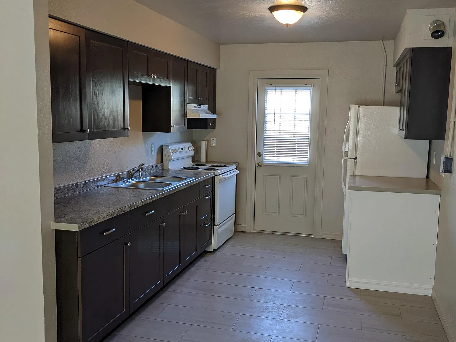 2 bed, 750 sqft, $1,395 — Photo 3