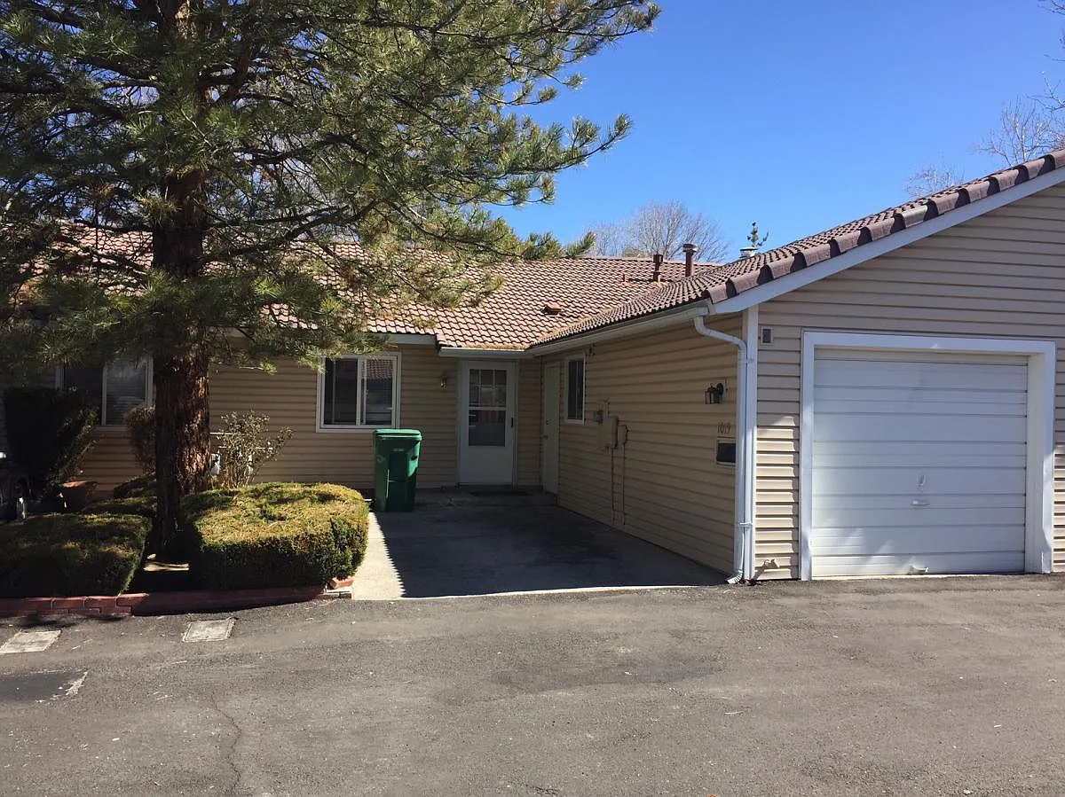 1015 Bradley Sq photo 1