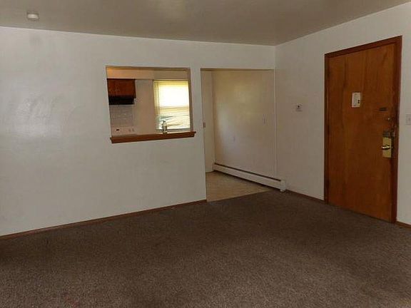 3rd image of 206 Colonial Dr APT 2