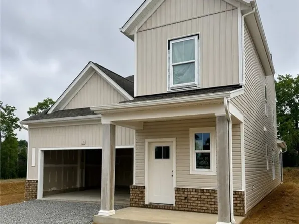 10302 Szalay Ln, Ashland, VA 23005