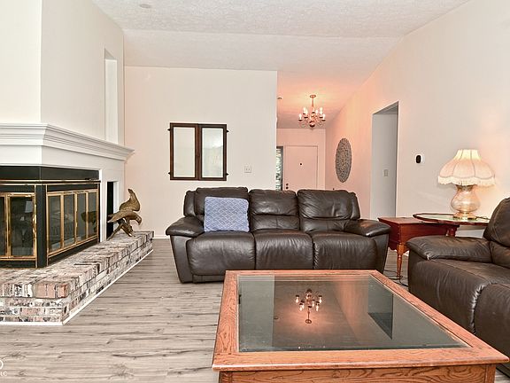 3rd image of 5846 Lakeland Dr