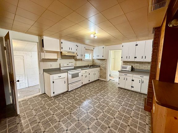 5th image of 212 E Willard St