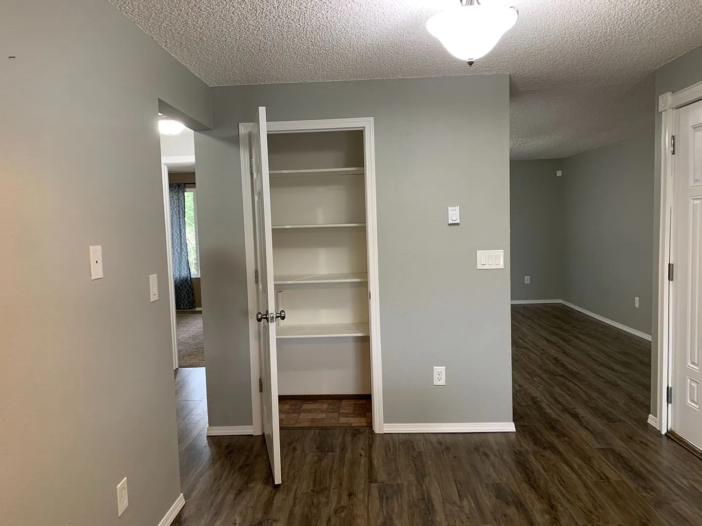 Adorable Ash Street 2bed/1.5ba Condo If Moved In By 8/31: First Full Month Of Rent Free. Free 42 ... — Photo 3