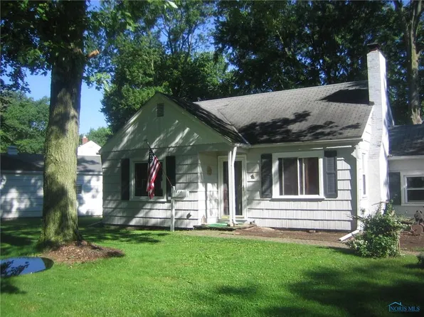 135 Wilkshire Dr, Waterville, OH 43566