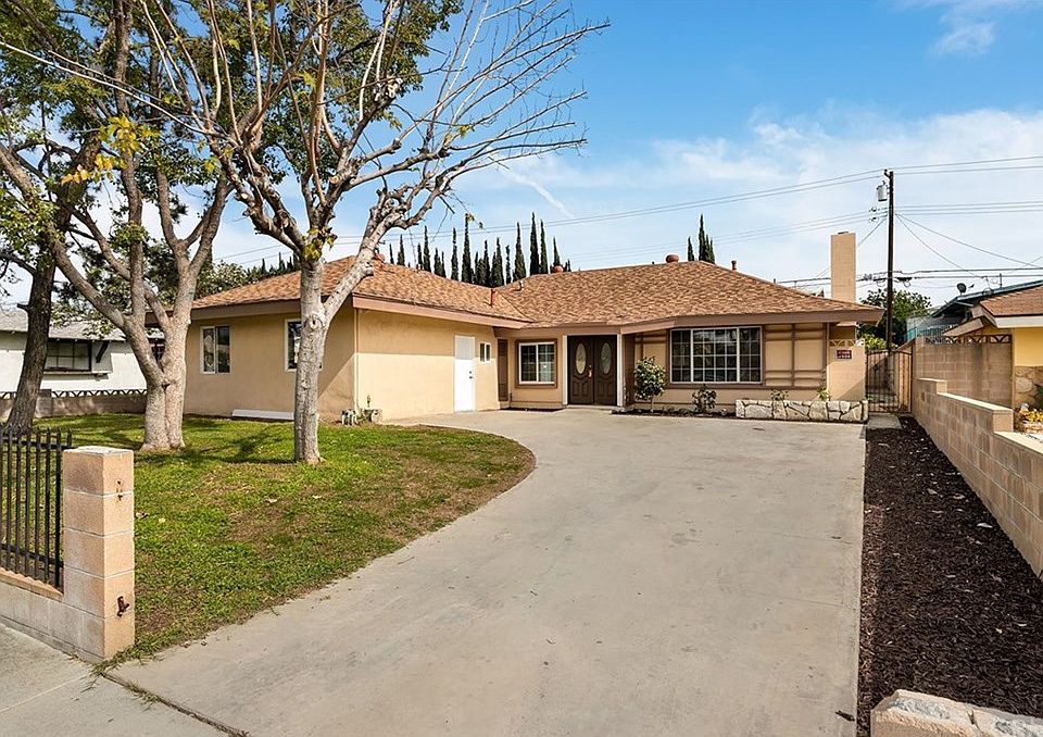 1st image of 864 N San Diego Ave
