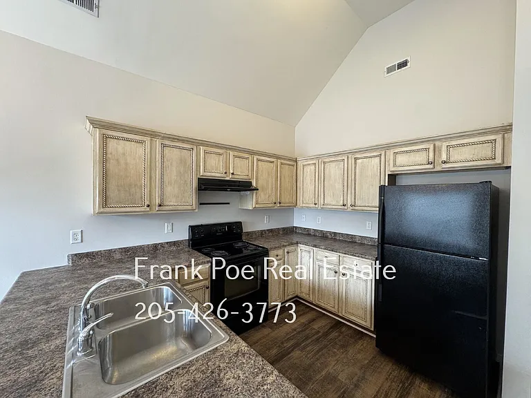 5901 Southwood Pkwy — Photo 2