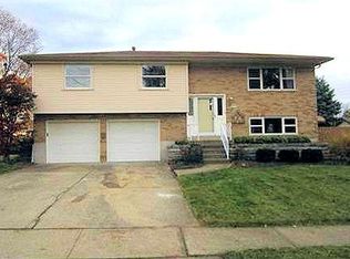 4205 Turf Ln, Cincinnati, OH 45211