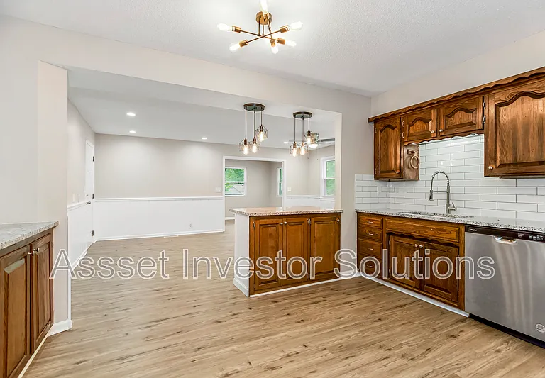9109 Goddard St — Photo 17