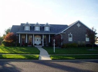 1000 Hillcrest Dr, Washington, IL