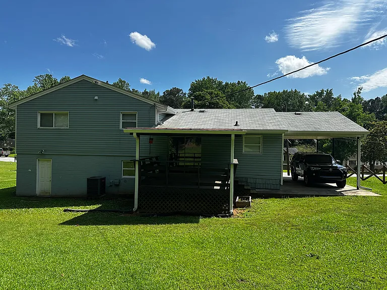 616 Village Lane Dr SW — Photo 2