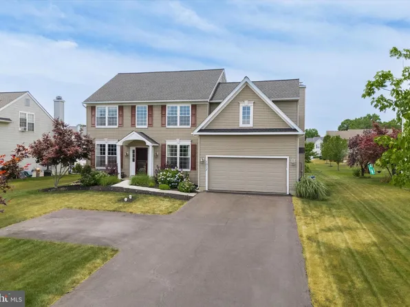 1017 Ronald Reagan Dr, Quakertown, PA 18951